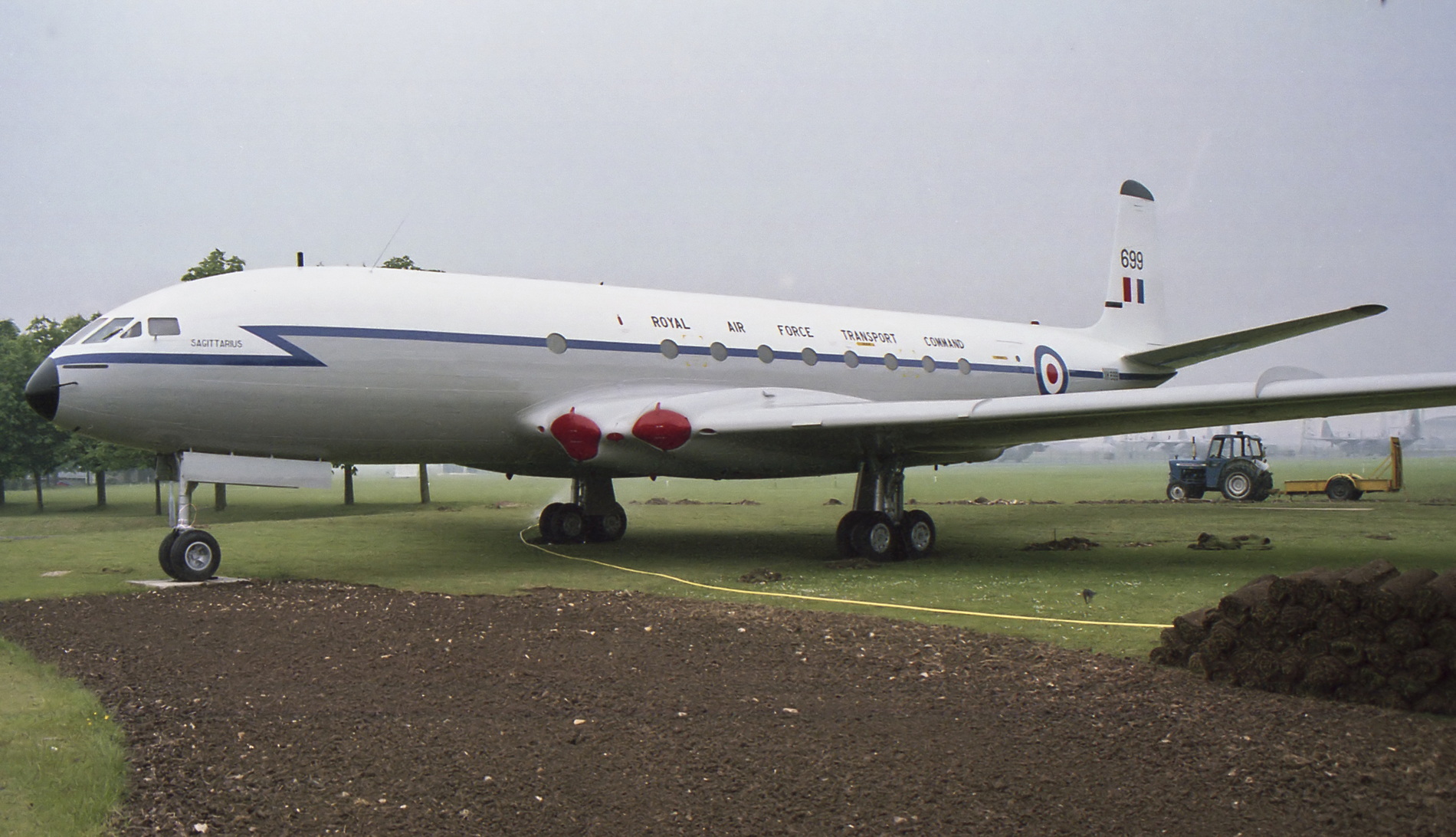RAF Lyneham gate guardian 1987, DH Comet C2 at Lyneham [XK699]