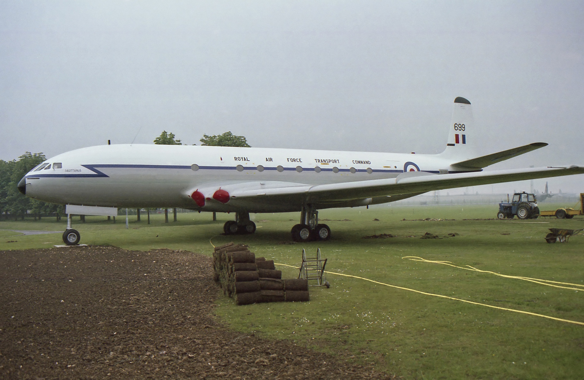 RAF Lyneham gate guardian 1987, DH Comet C2 at Lyneham [XK699]