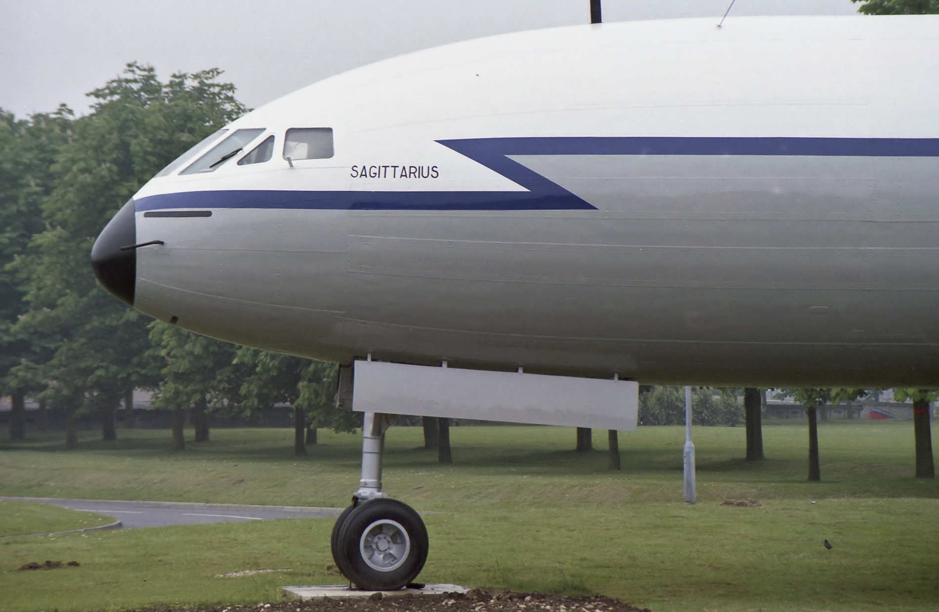 RAF Lyneham gate guardian 1987, DH Comet C2 at Lyneham [XK699]